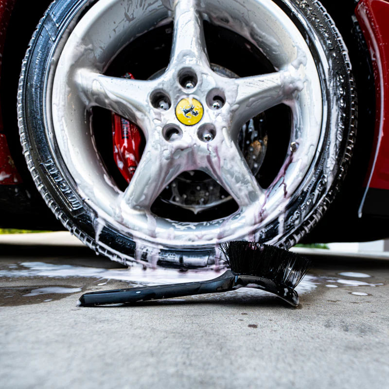 PERIE PENTRU CURĂȚAREA ANVELOPELOR