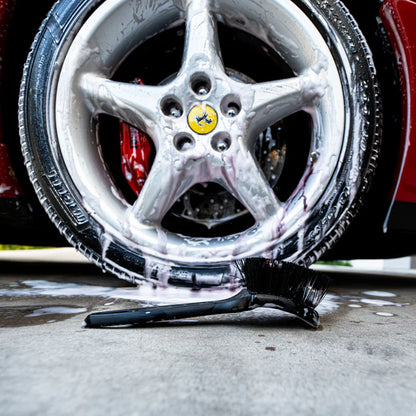 PERIE PENTRU CURĂȚAREA ANVELOPELOR